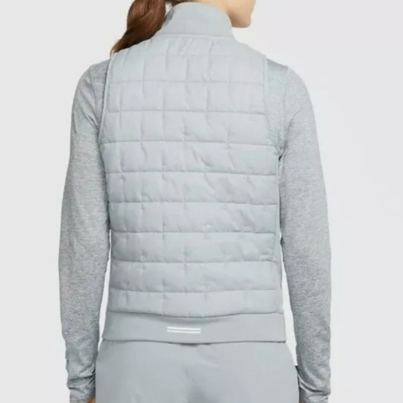 Nike Running Therma-FIT synthetic filled jacket in grey - Picture 5 of 15